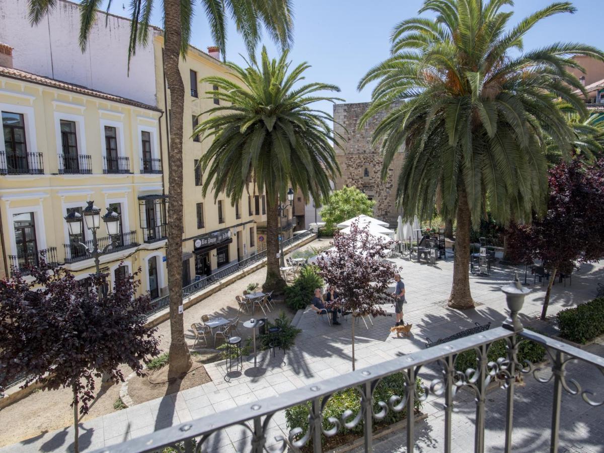 Elegante Apartamento Para 5 En El Centro De Caceres Con Wifi Exterior photo