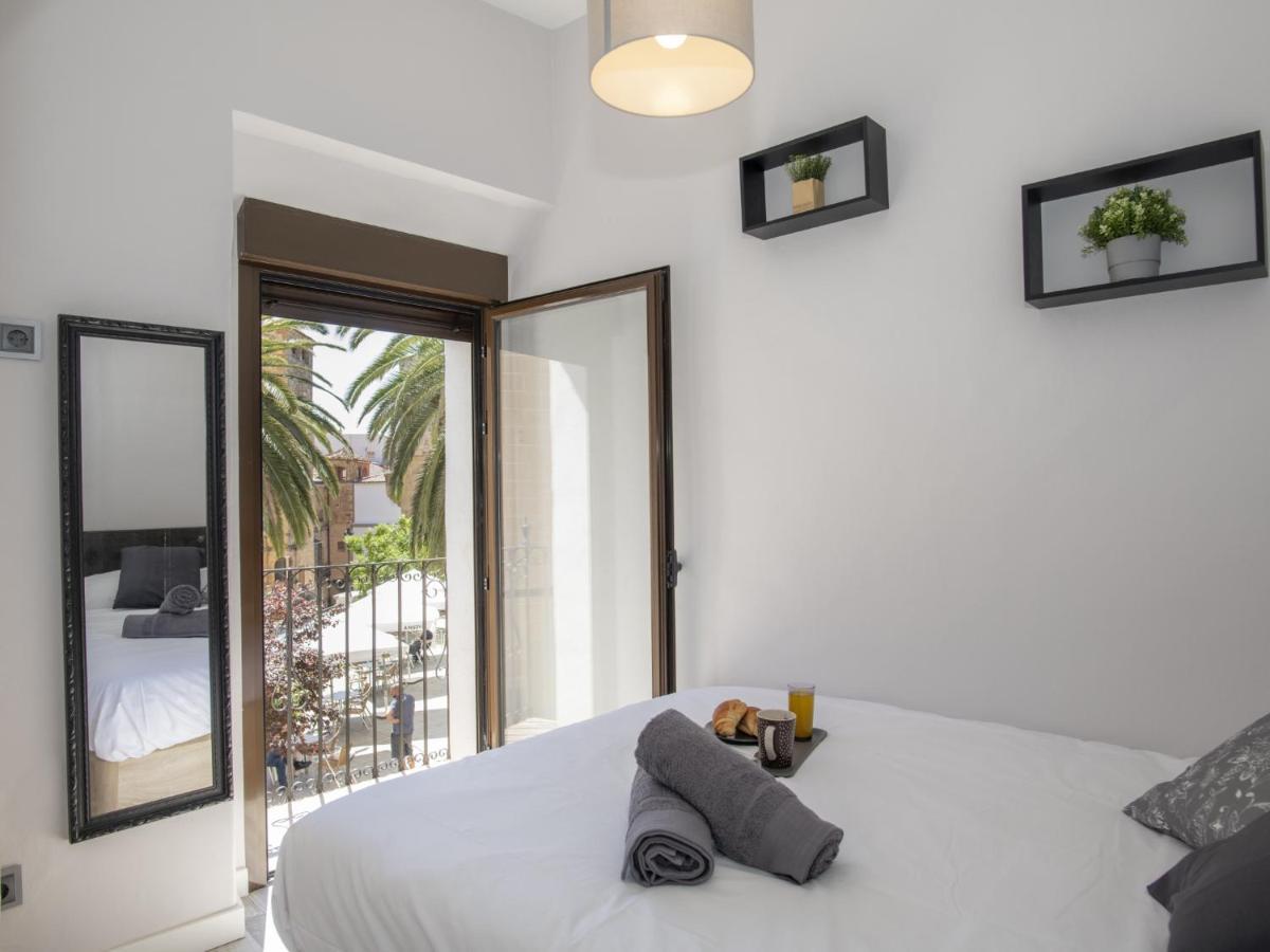 Elegante Apartamento Para 5 En El Centro De Caceres Con Wifi Exterior photo