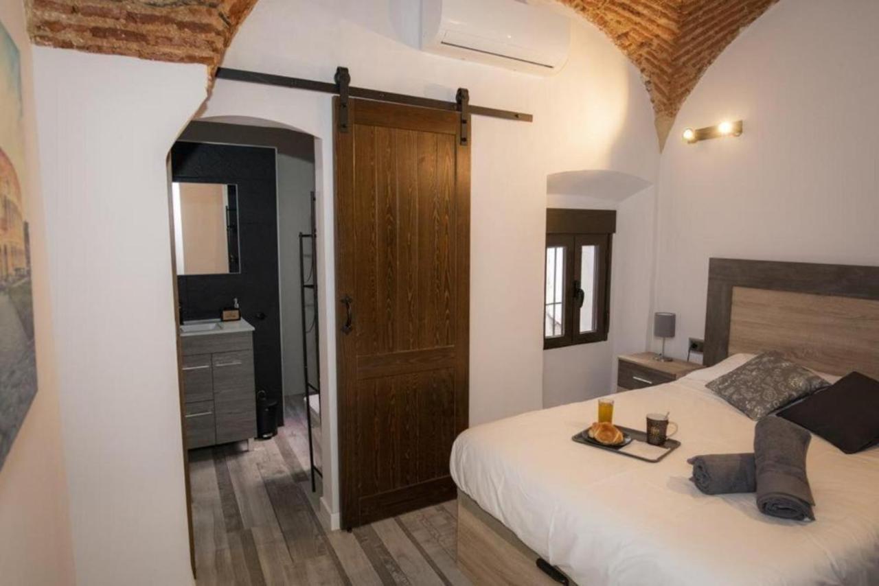 Elegante Apartamento Para 5 En El Centro De Caceres Con Wifi Exterior photo