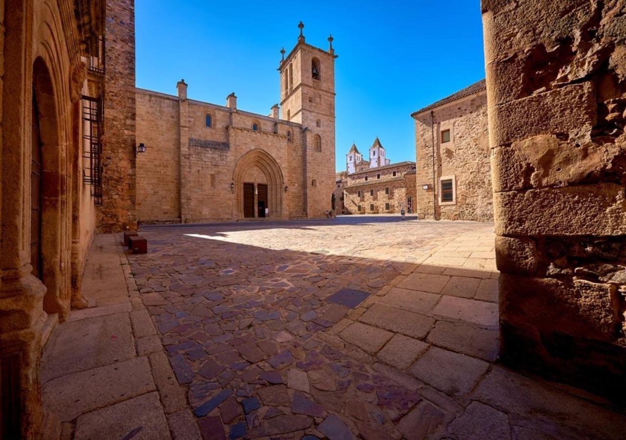 Elegante Apartamento Para 5 En El Centro De Caceres Con Wifi Exterior photo